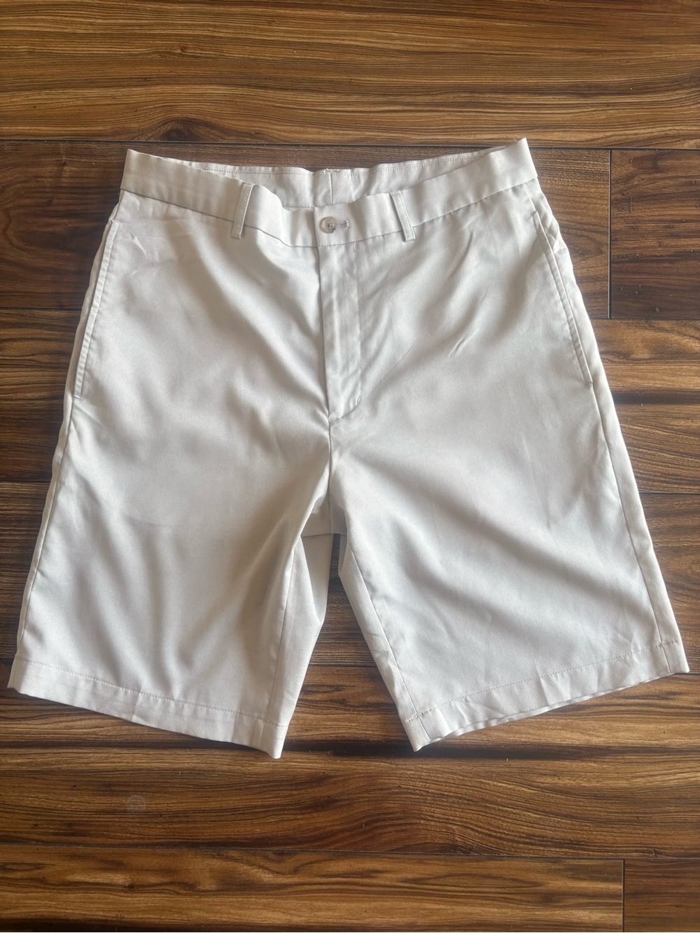 Walter Hagen Cream Flat-Front Chino Shorts